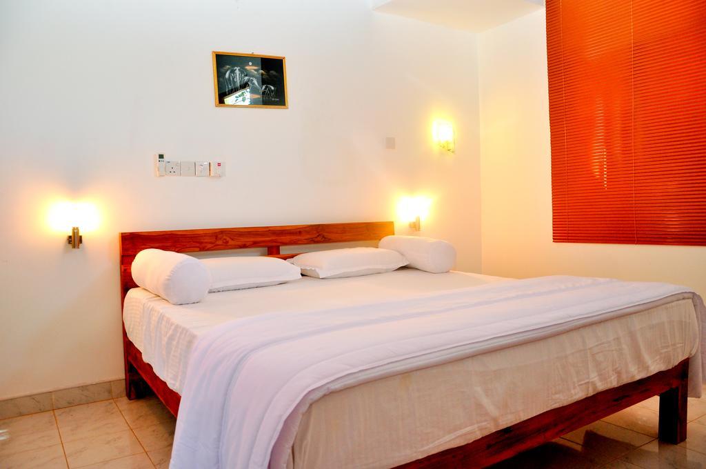 Indika Lake Resort Nuwarawewa Room photo