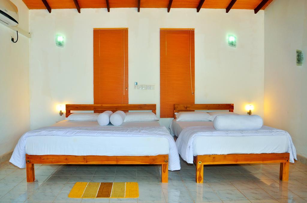 Indika Lake Resort Nuwarawewa Room photo