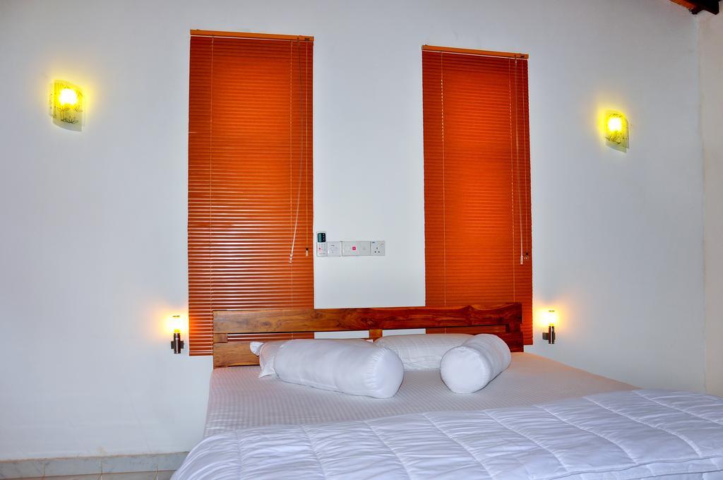 Indika Lake Resort Nuwarawewa Room photo