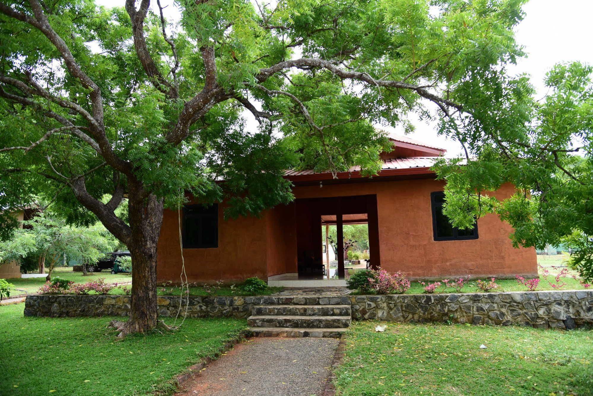 Indika Lake Resort Nuwarawewa Exterior photo