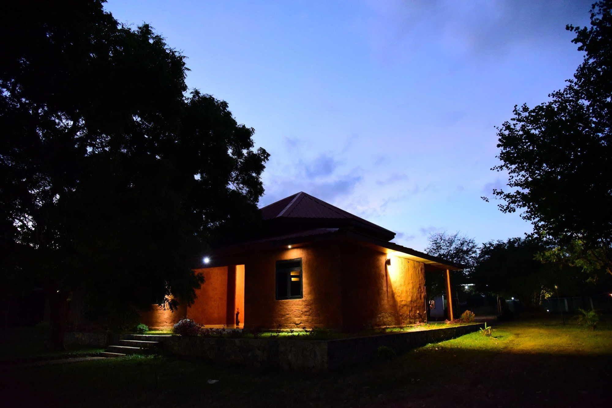 Indika Lake Resort Nuwarawewa Exterior photo